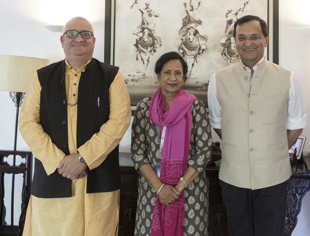 Ramchandani, Lakshmi Vyaas presidenta del HFE y Dinesh Patnaik, Embajador de la India en España.