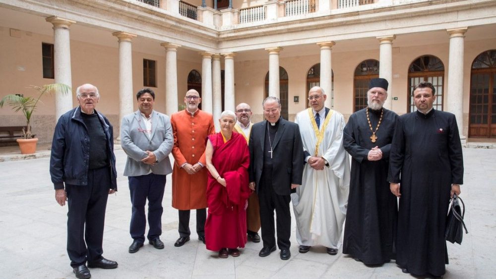 Valencia acoge un encuentro de oración por la paz junto a representantes de diferentes religiones